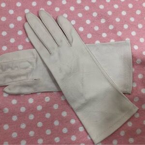 Vintage Faux Leather Gloves - White